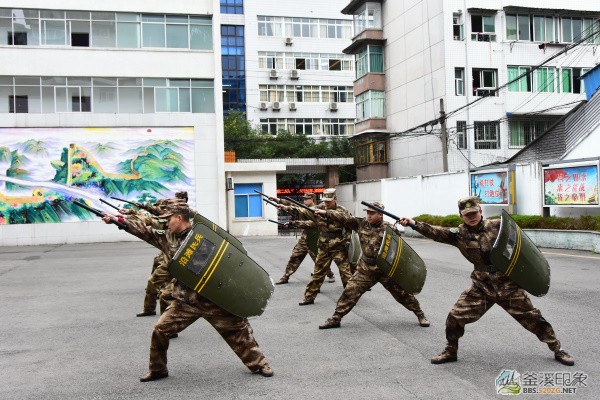 警棍盾牌术演练.jpg